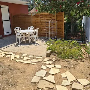 T1 Du En Rez-de-chaussée De Avec Terrasse à 5mn Des Plages En Voiture Entre Et Forêt Hébergement de vacances Six-Fours-les-Plages